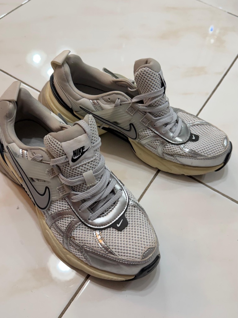 Nike Women’s Silver White Black Mesh Sneakers